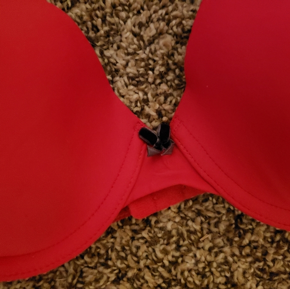 Red bra 34B - Picture 3 of 3